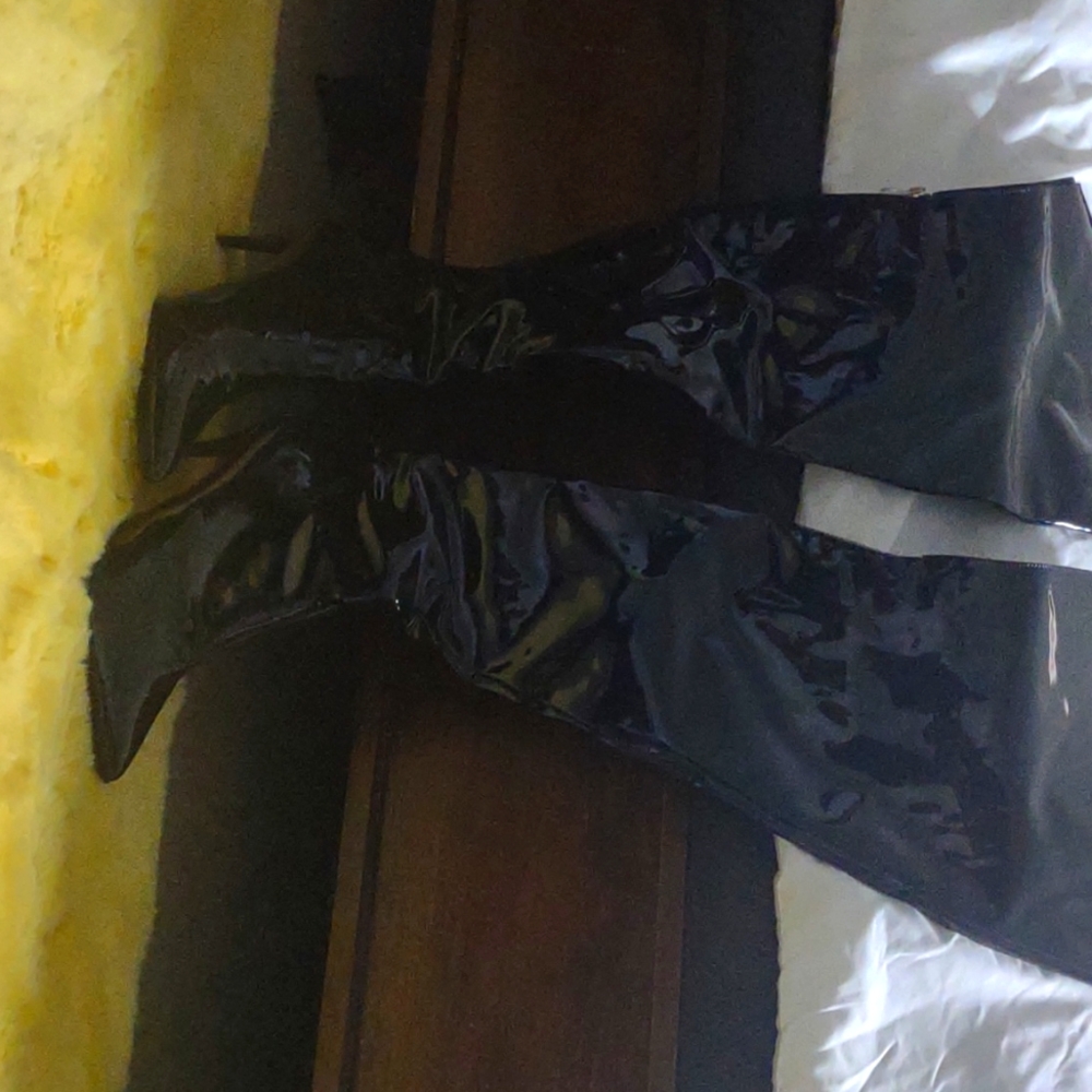 High thigh 6 in Boots